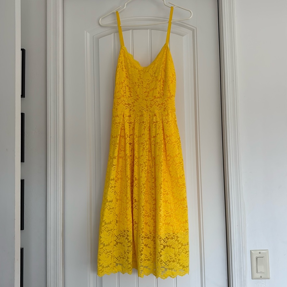 Atnlewhi yellow dress size small.